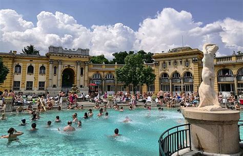 8 oases where you can escape the hustle and bustle .